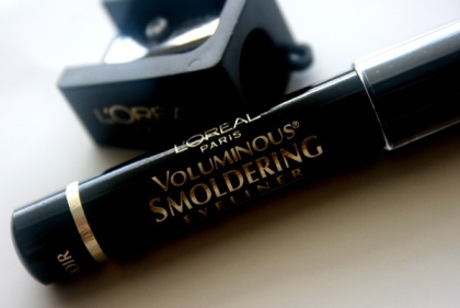 L'Oreal Voluminous Smoldering Eyeliner in Black (2)